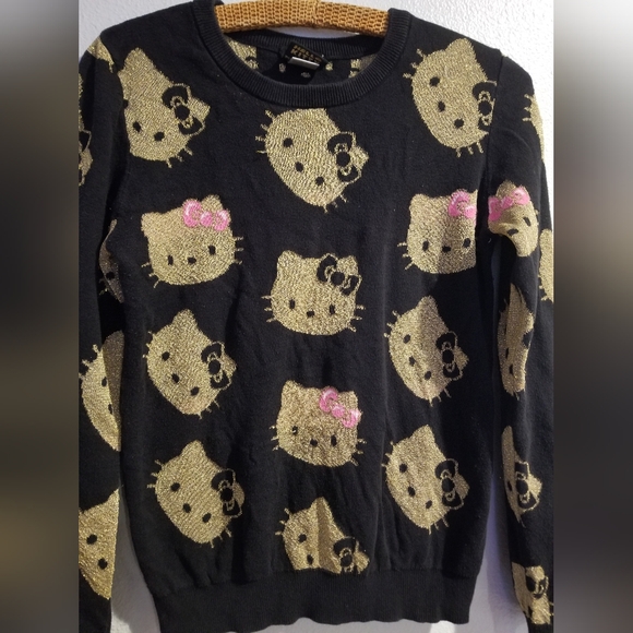 Sanrio Black and Gold Hello Kitty Sweater - Picture 3 of 11